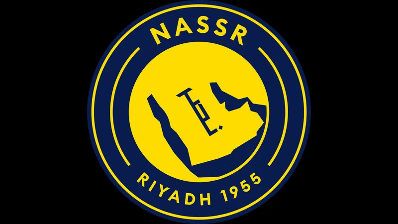 Cầu thủ Al Nassr và Arkadag tranh chấp quả bóng trên sân